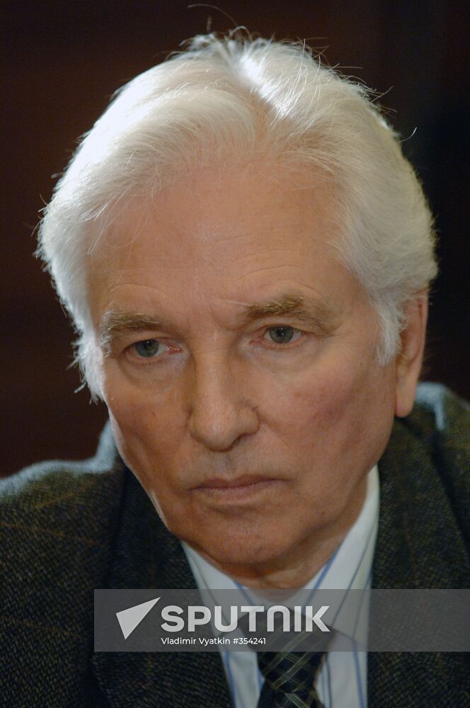 News conference on the YCL's 90th anniversary