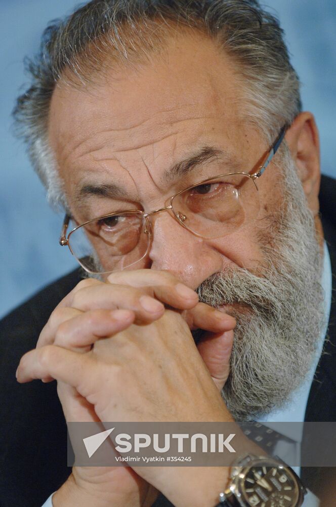 News conference on the YCL's 90th anniversary