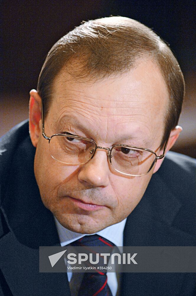 News conference on the YCL's 90th anniversary