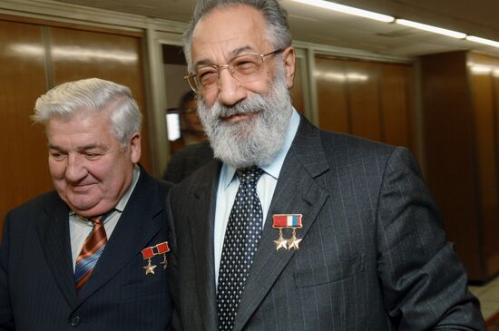 News conference on the YCL's 90th anniversary