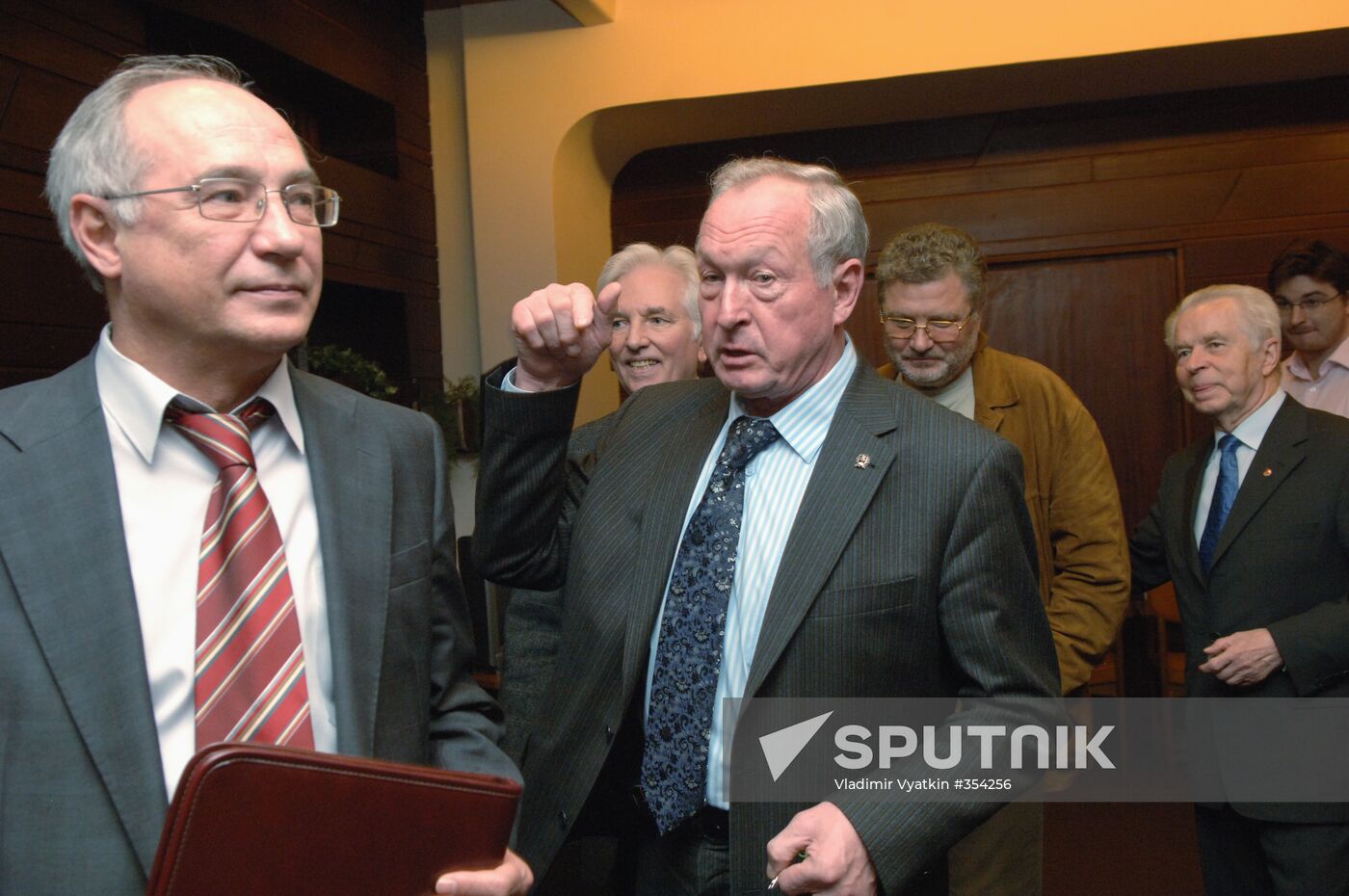 News conference on the YCL's 90th anniversary