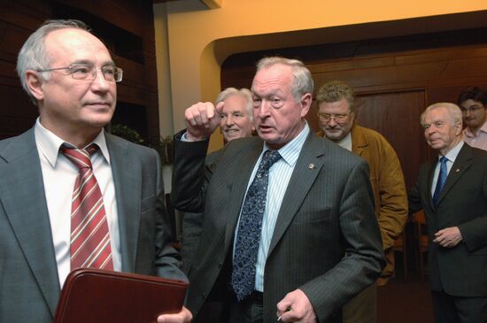 News conference on the YCL's 90th anniversary