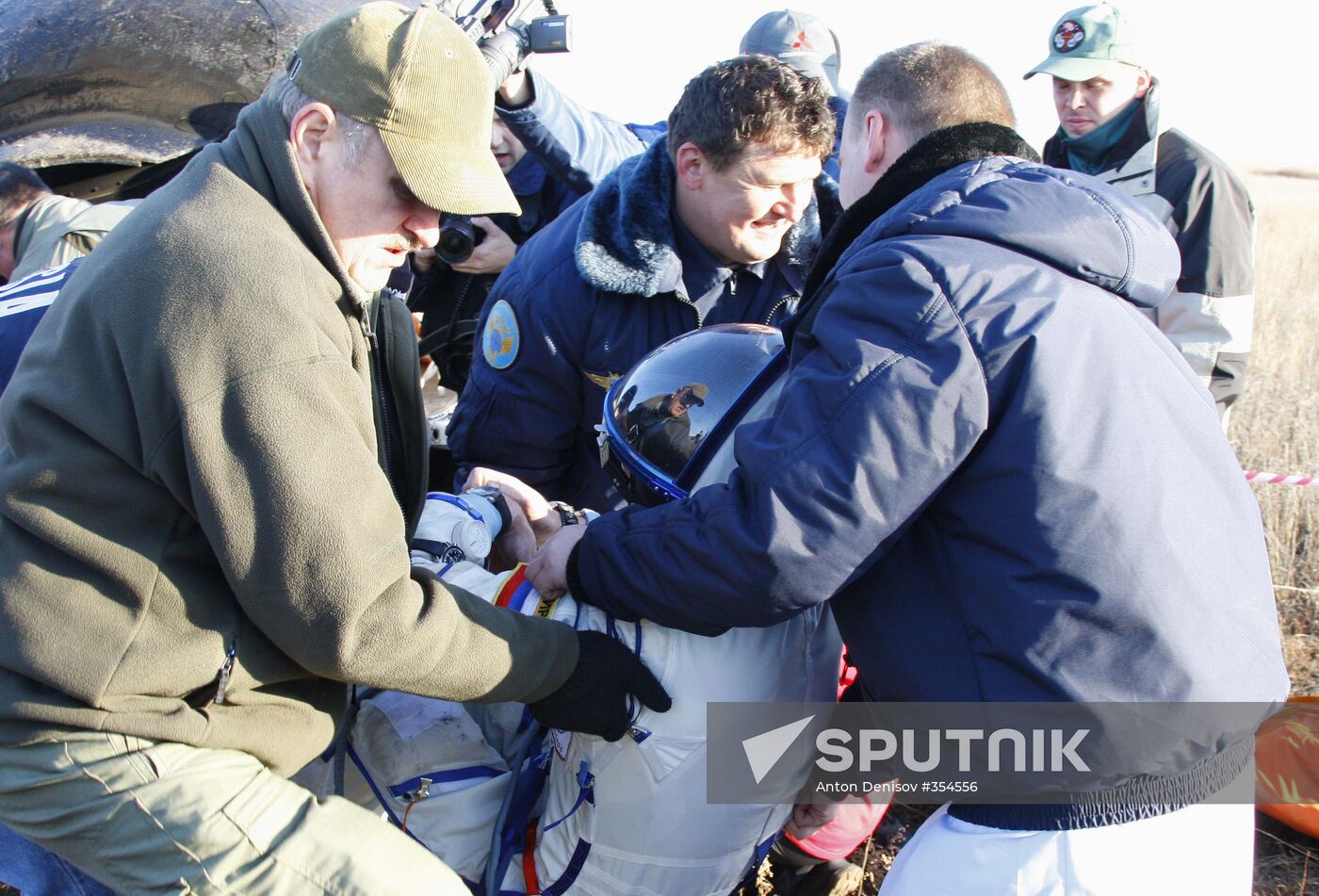 17th ISS expedition returns to Earth