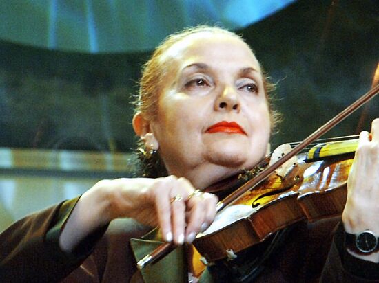 Violinist Svetlana Bezrodnaya