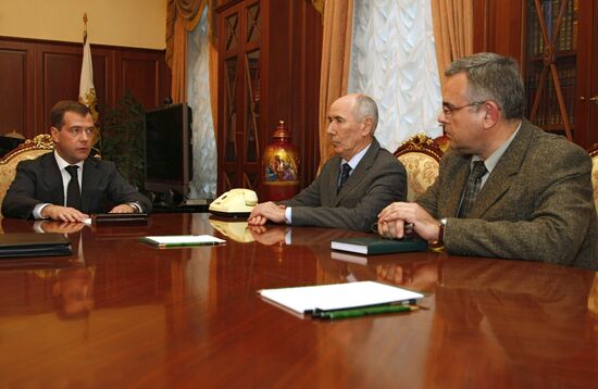 President meets with ambassadors to go to Abkhazia, South Osseti