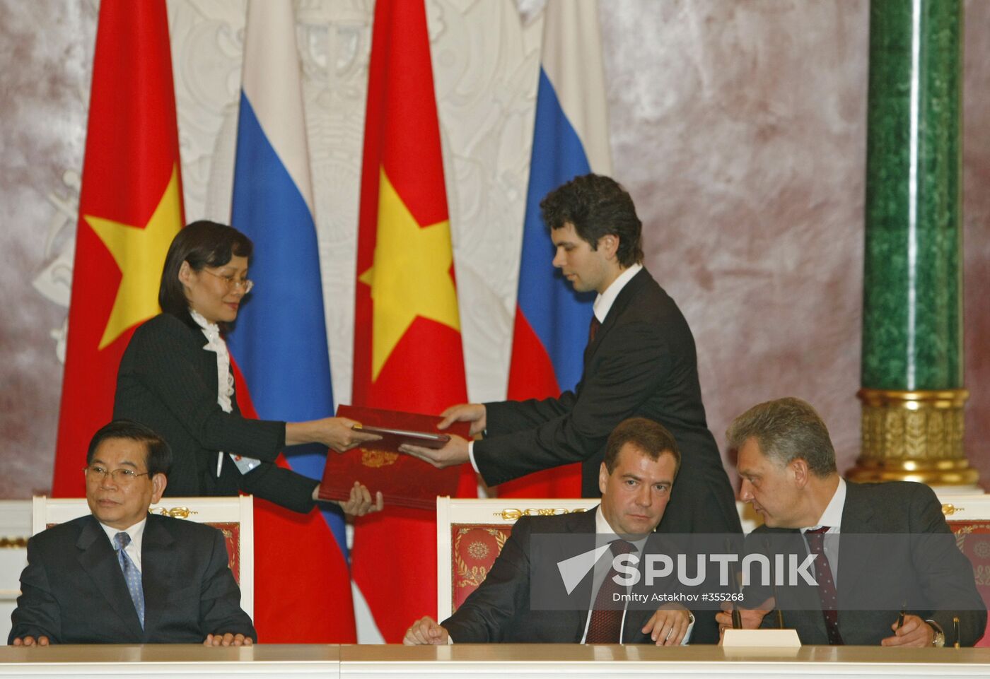 Russian president meets with his Vietnamese counterpart