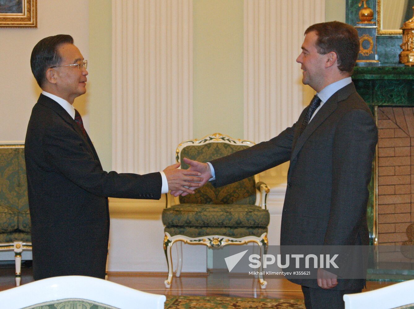 President Dmitry Medvedev meets with Chinese prime minister