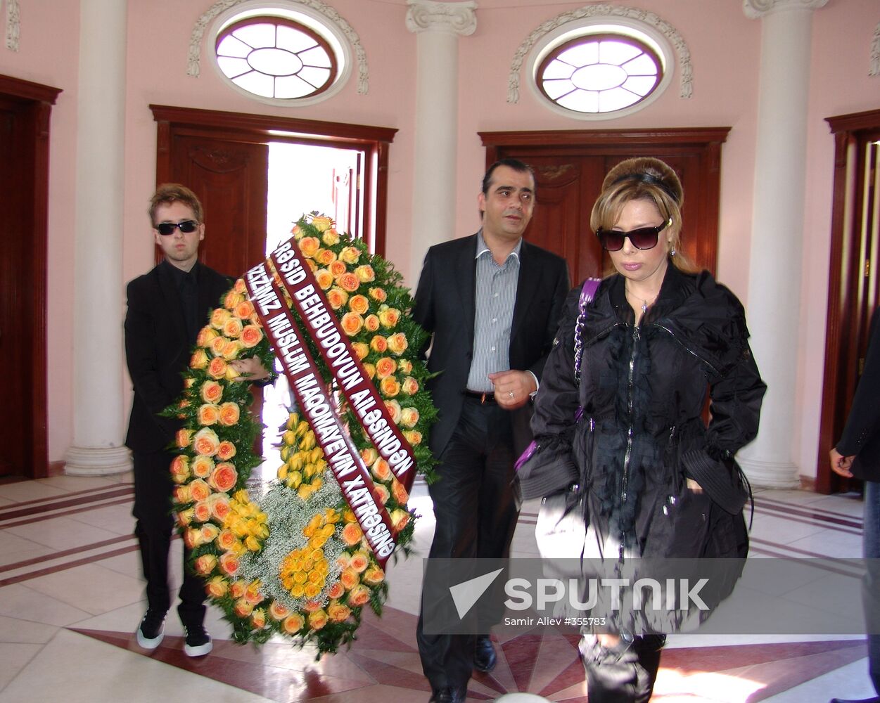 Paying last respects to Muslim Magomayev in Baku