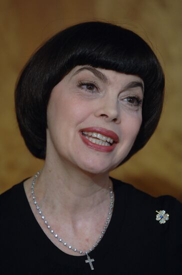 News conference given by famous French singer Mireille Mathieu