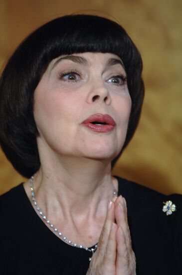 News conference given by famous French singer Mireille Mathieu