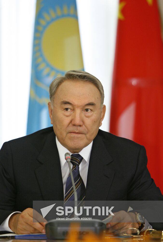Nursultan Nazarbayev meets with SCO prime ministers