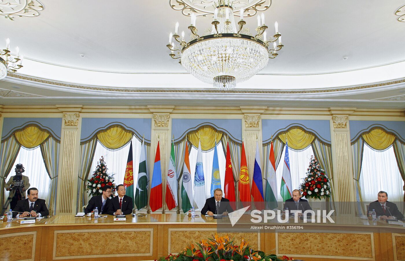 Nursultan Nazarbayev meets with SCO prime ministers