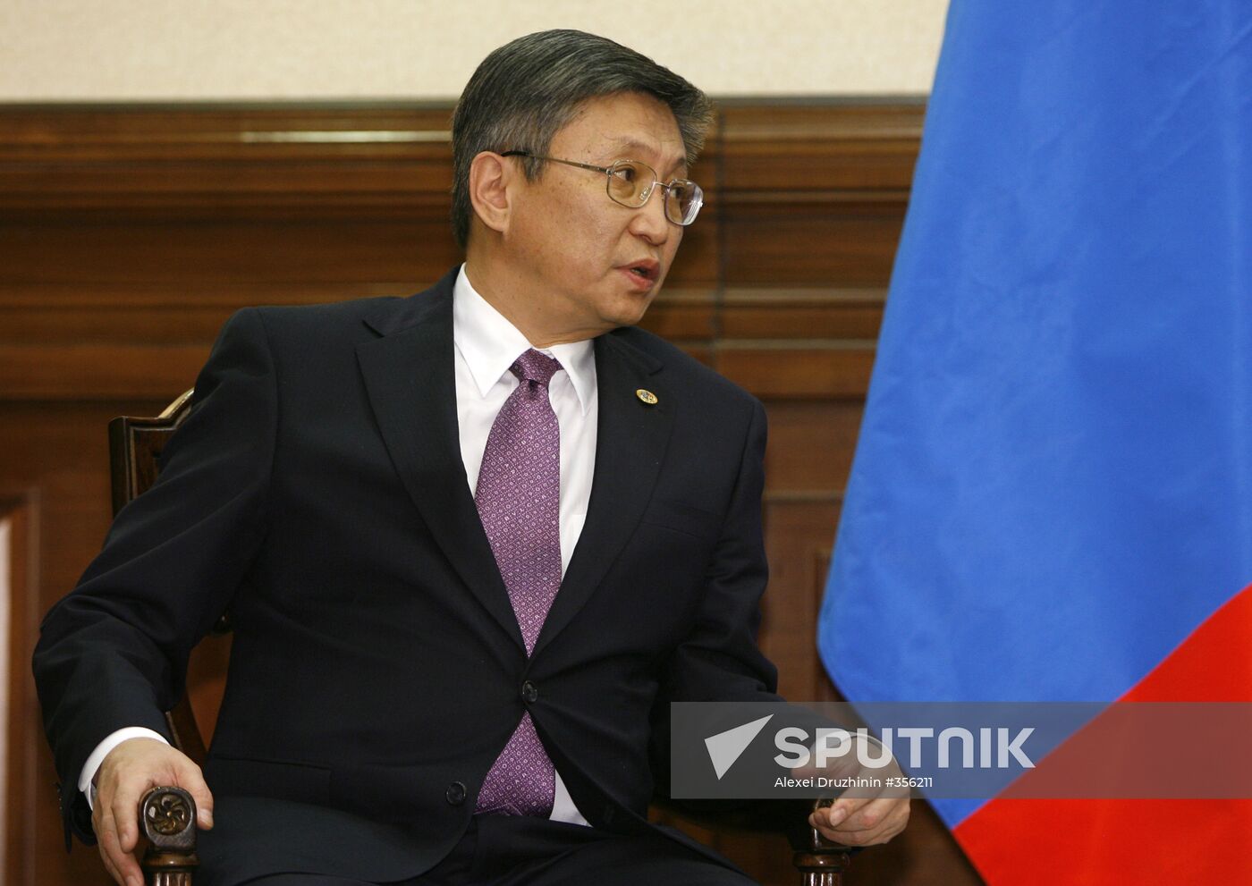 Russian prime minister meets with his Mongolian counterpart