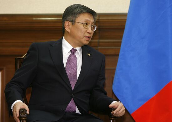 Russian prime minister meets with his Mongolian counterpart