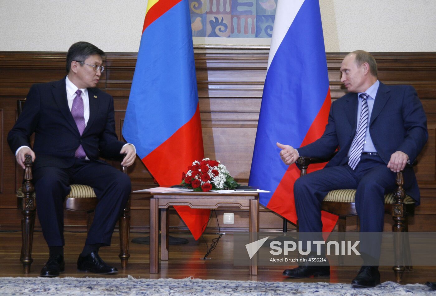 Russian prime minister meets with his Mongolian counterpart