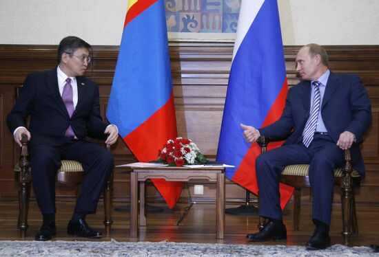 Russian prime minister meets with his Mongolian counterpart