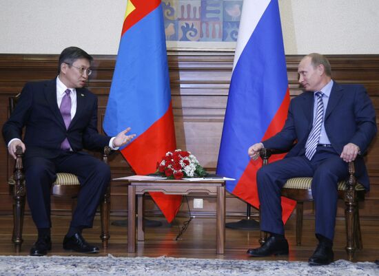 Russian prime minister meets with his Mongolian counterpart