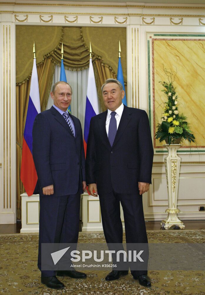 Russian Premier Putin, Kazakh President Nazarbayev