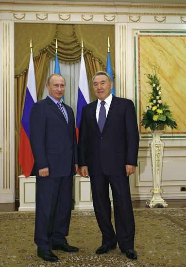 Russian Premier Putin, Kazakh President Nazarbayev