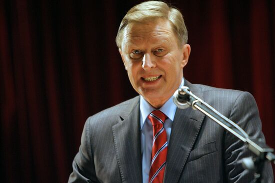 Vice-Prime Minister Sergei Ivanov visits the Severnaya Verf shi