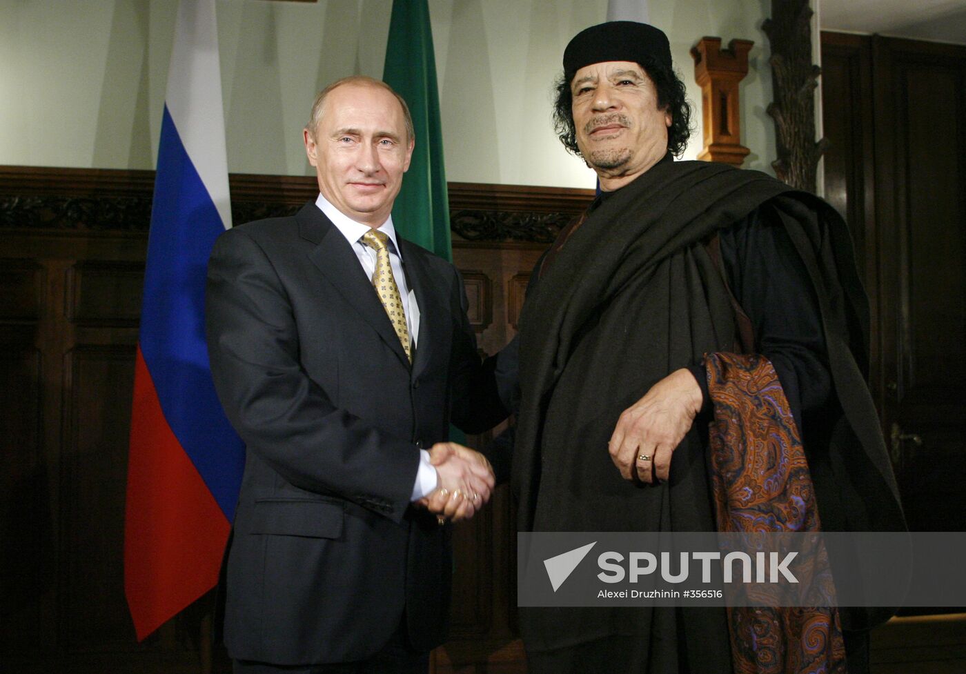 Vladimir Putin meets Muammar Gaddafi