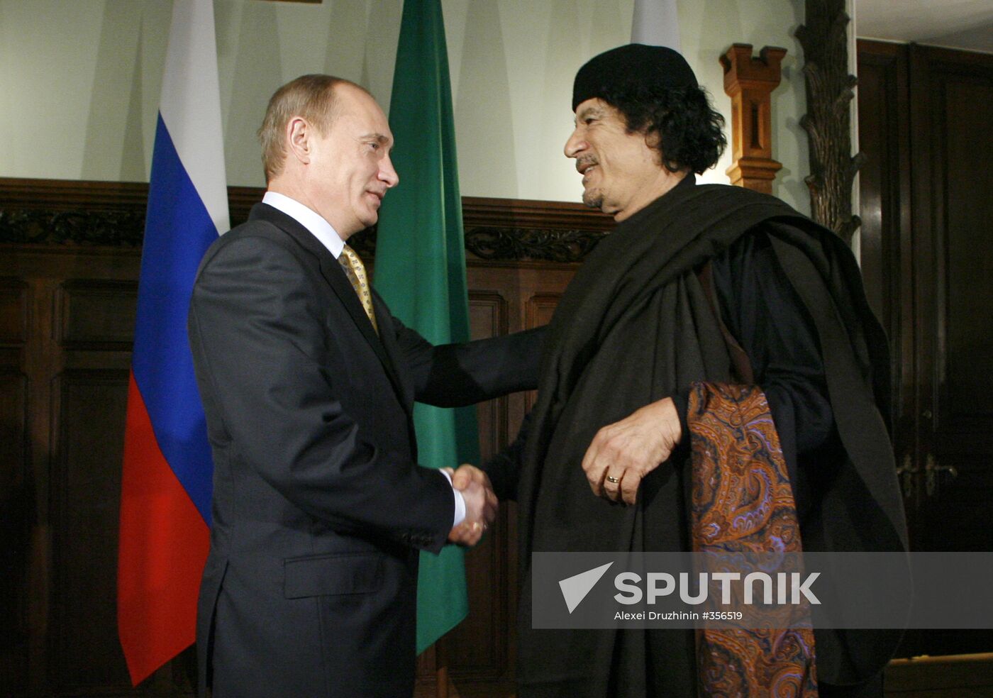Vladimir Putin meets Muammar Gaddafi