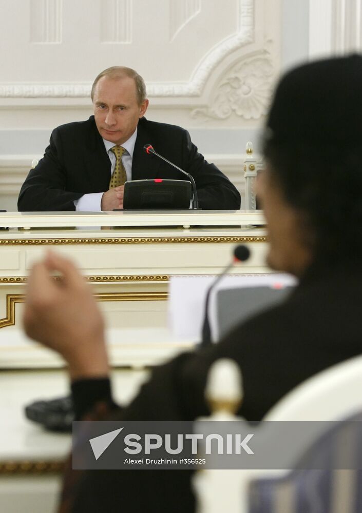 Vladimir Putin meets Muammar Gaddafi