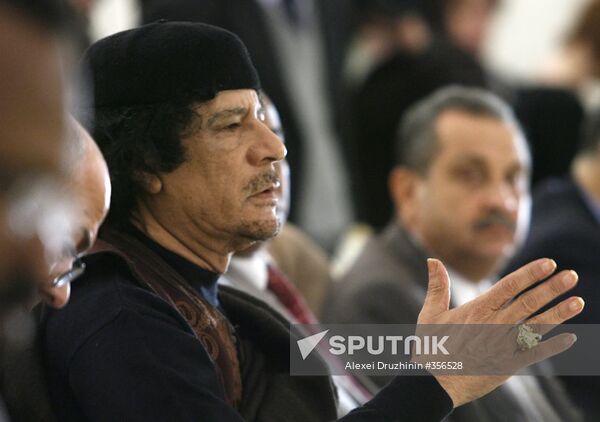 Vladimir Putin meets Muammar Gaddafi