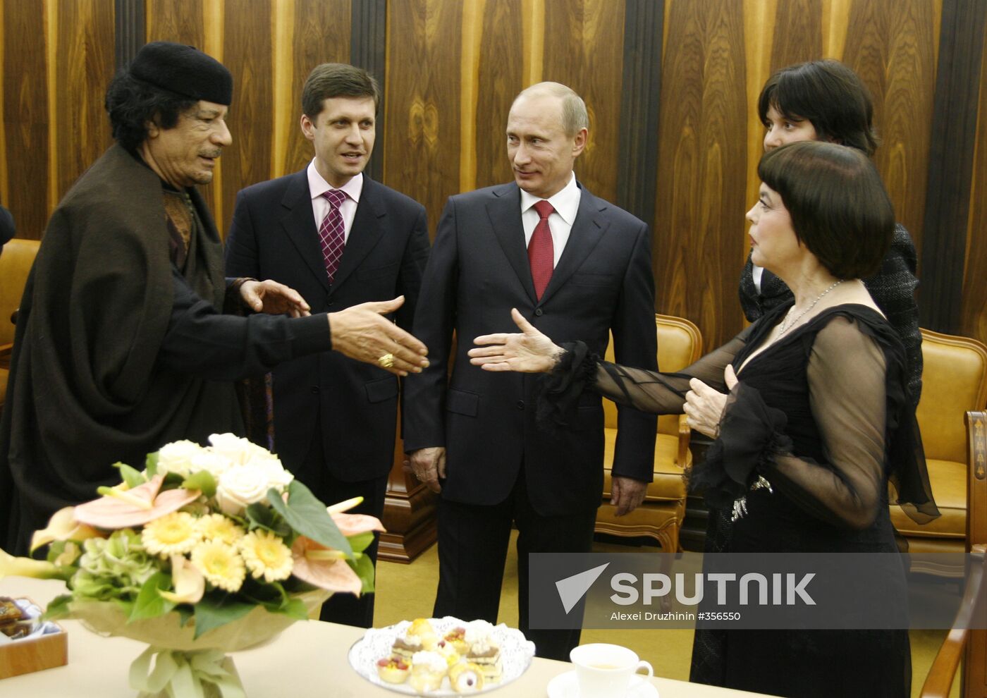 Vladimir Putin and Muammar Qaddafi at Mireille Mathieu's concert