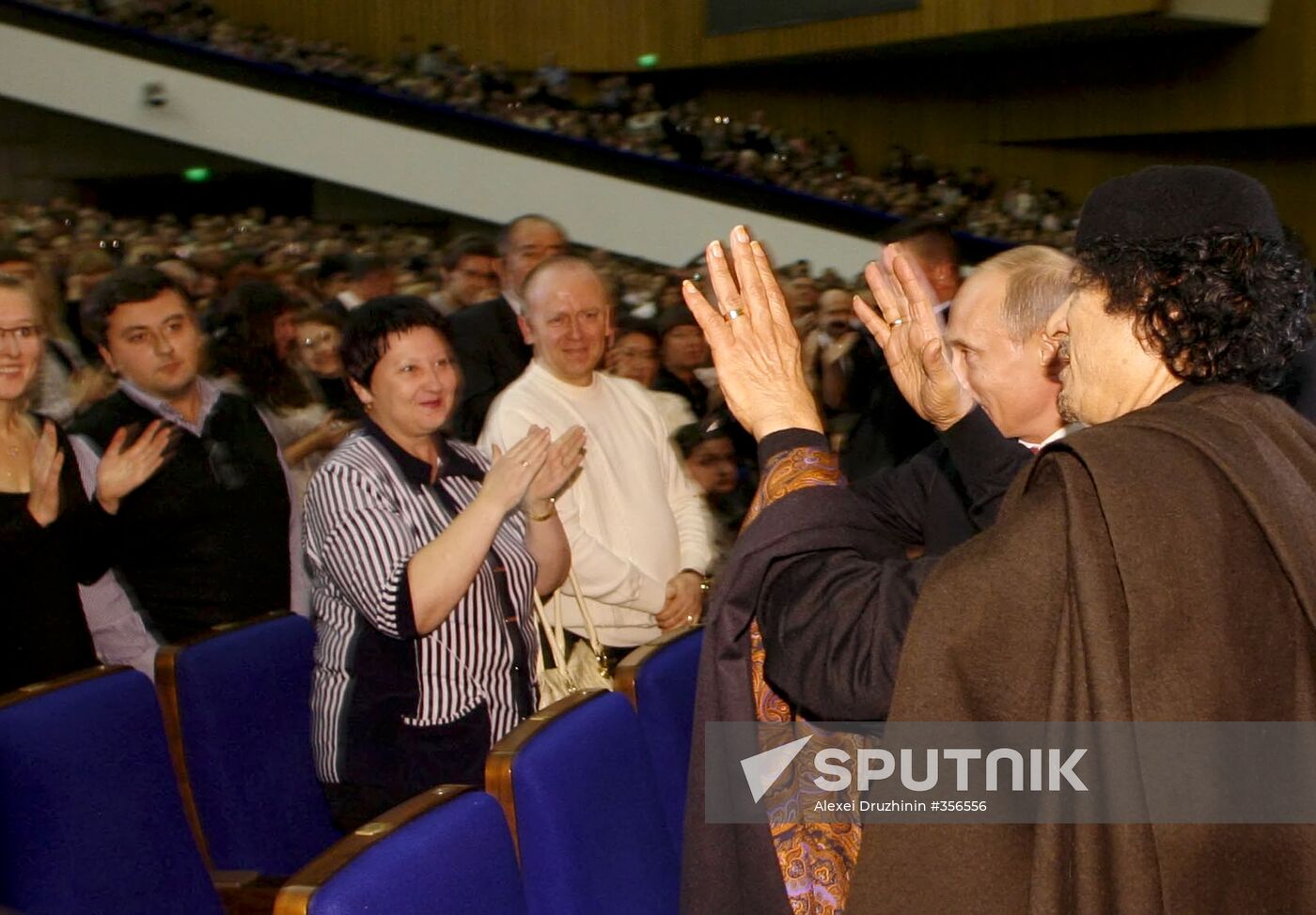 Vladimir Putin and Muammar Qaddafi at Mireille Mathieu's concert