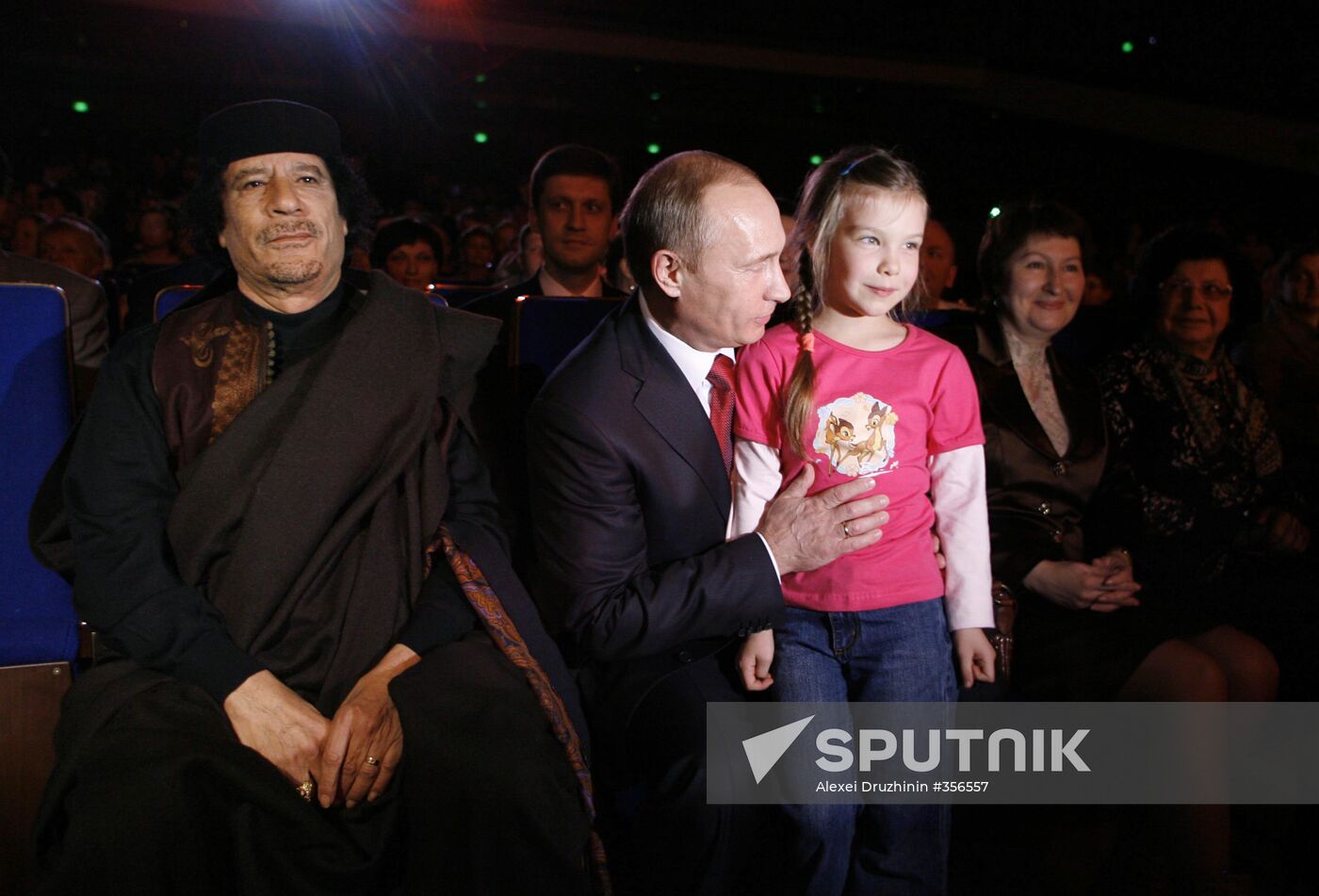 Vladimir Putin and Muammar Qaddafi at Mireille Mathieu's concert