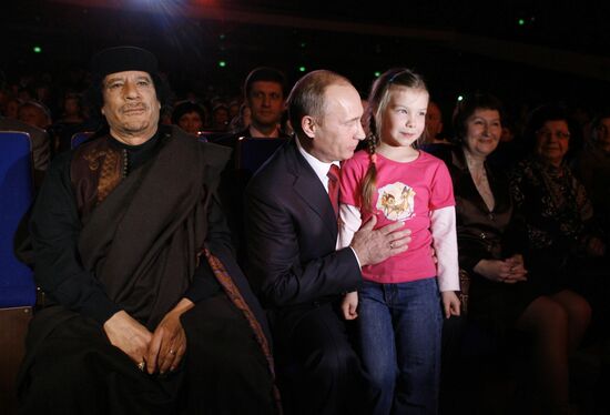 Vladimir Putin and Muammar Qaddafi at Mireille Mathieu's concert