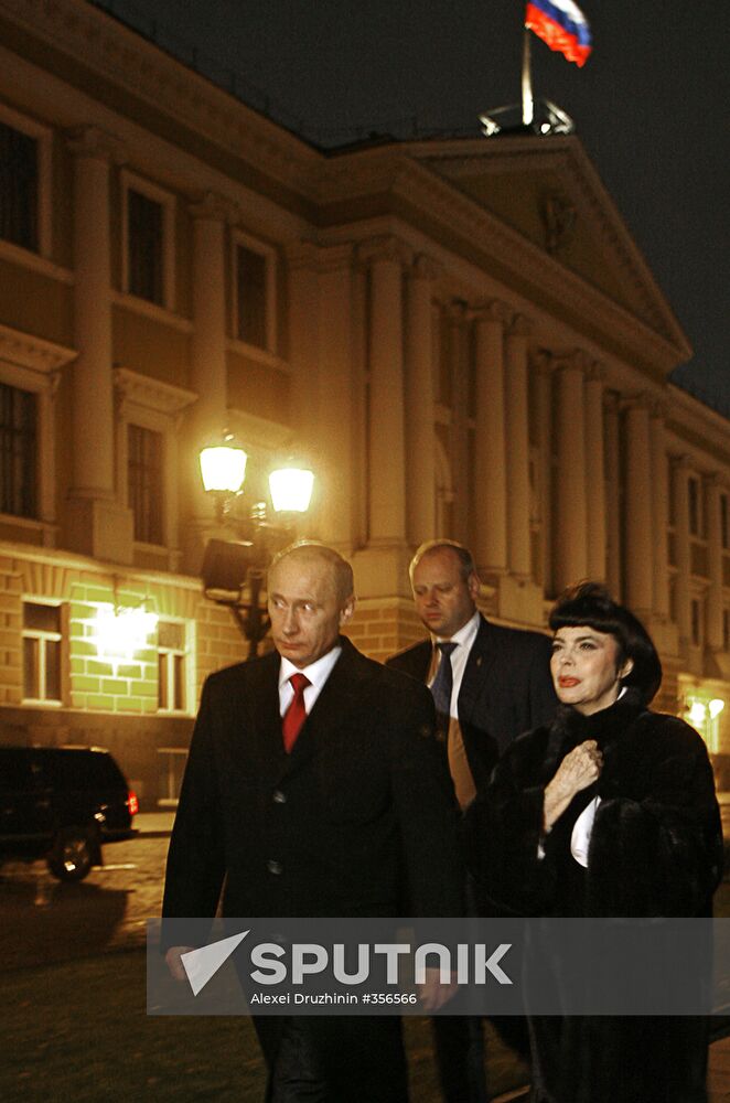 Vladimir Putin and Mireille Mathieu