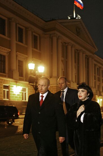 Vladimir Putin and Mireille Mathieu