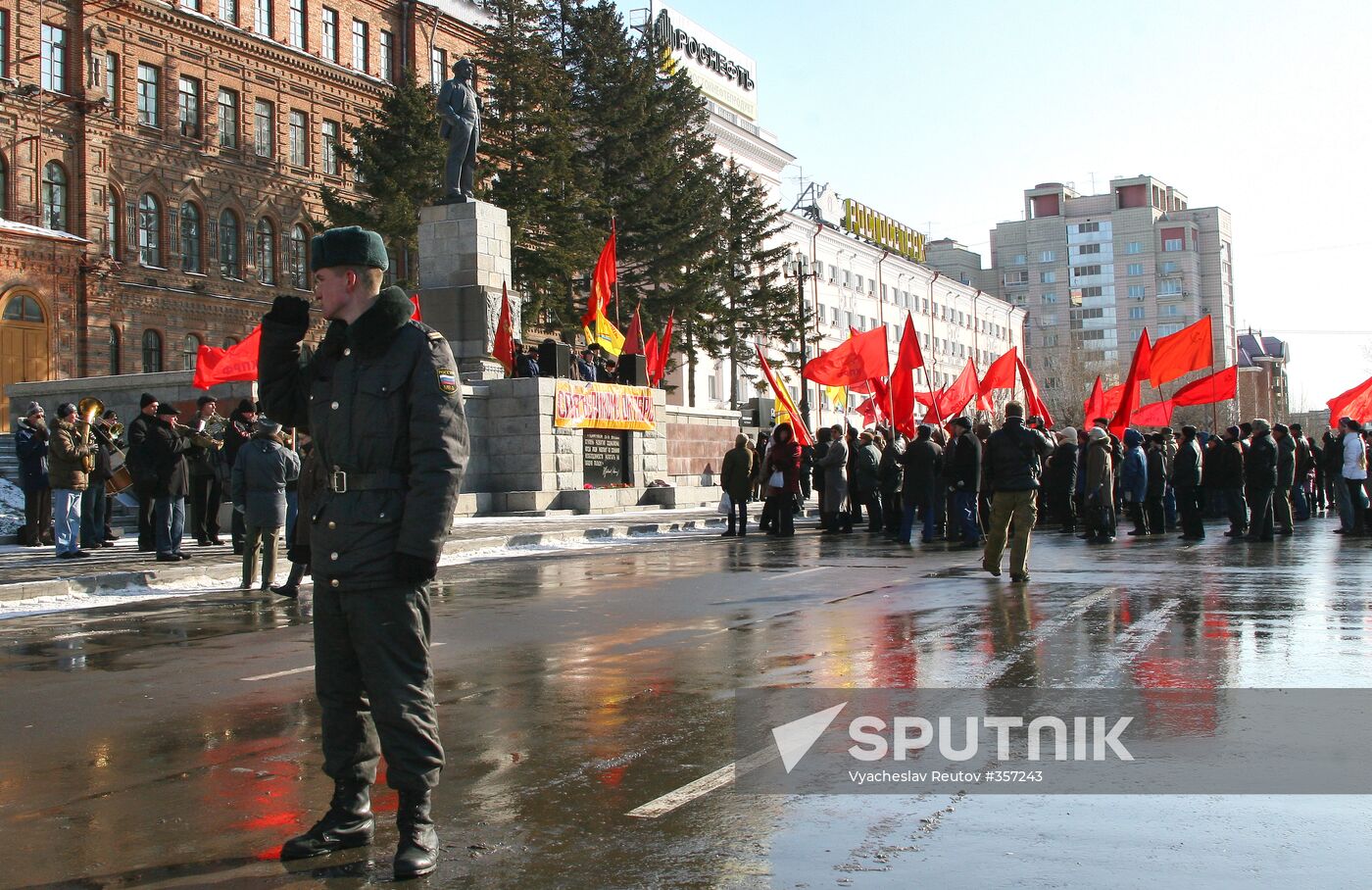 Communists celebrate 91st Bolshevik revolution anniversary