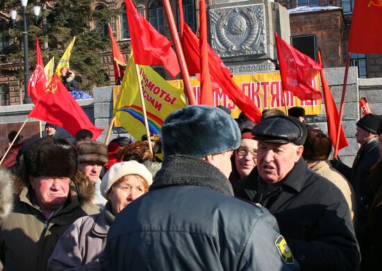 Communists celebrate 91st Bolshevik revolution anniversary