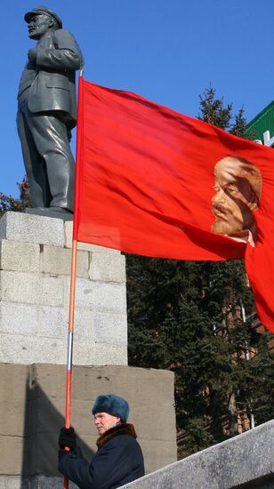 Communists celebrate 91st Bolshevik revolution anniversary