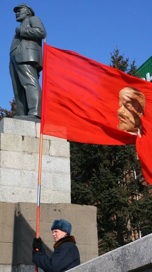 Communists celebrate 91st Bolshevik revolution anniversary