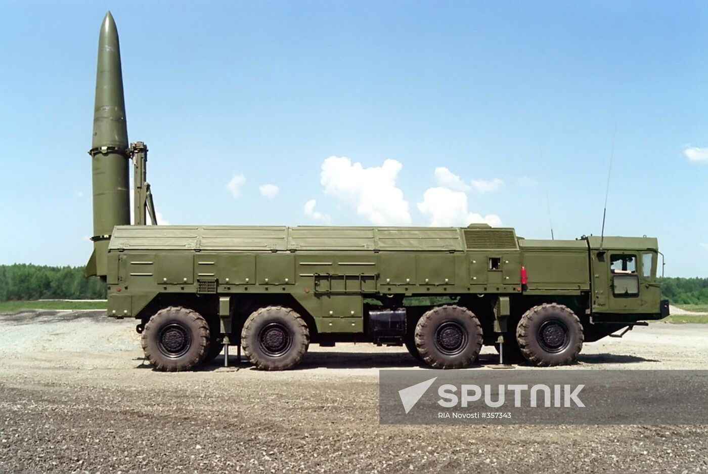 Iskander-E ballistic missile launcher
