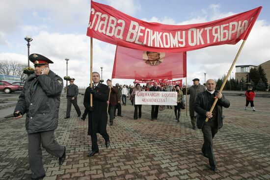 Communists celebrate 91st Bolshevik revolution anniversary