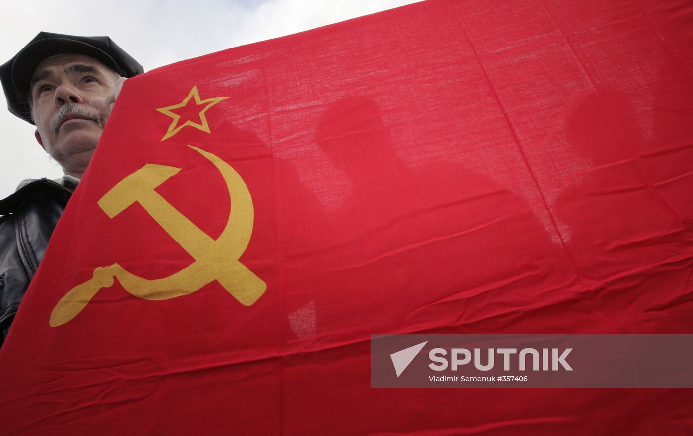 Communists celebrate 91st Bolshevik revolution anniversary
