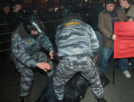Communists rally to celebrate Bolshevik revolution anniversary