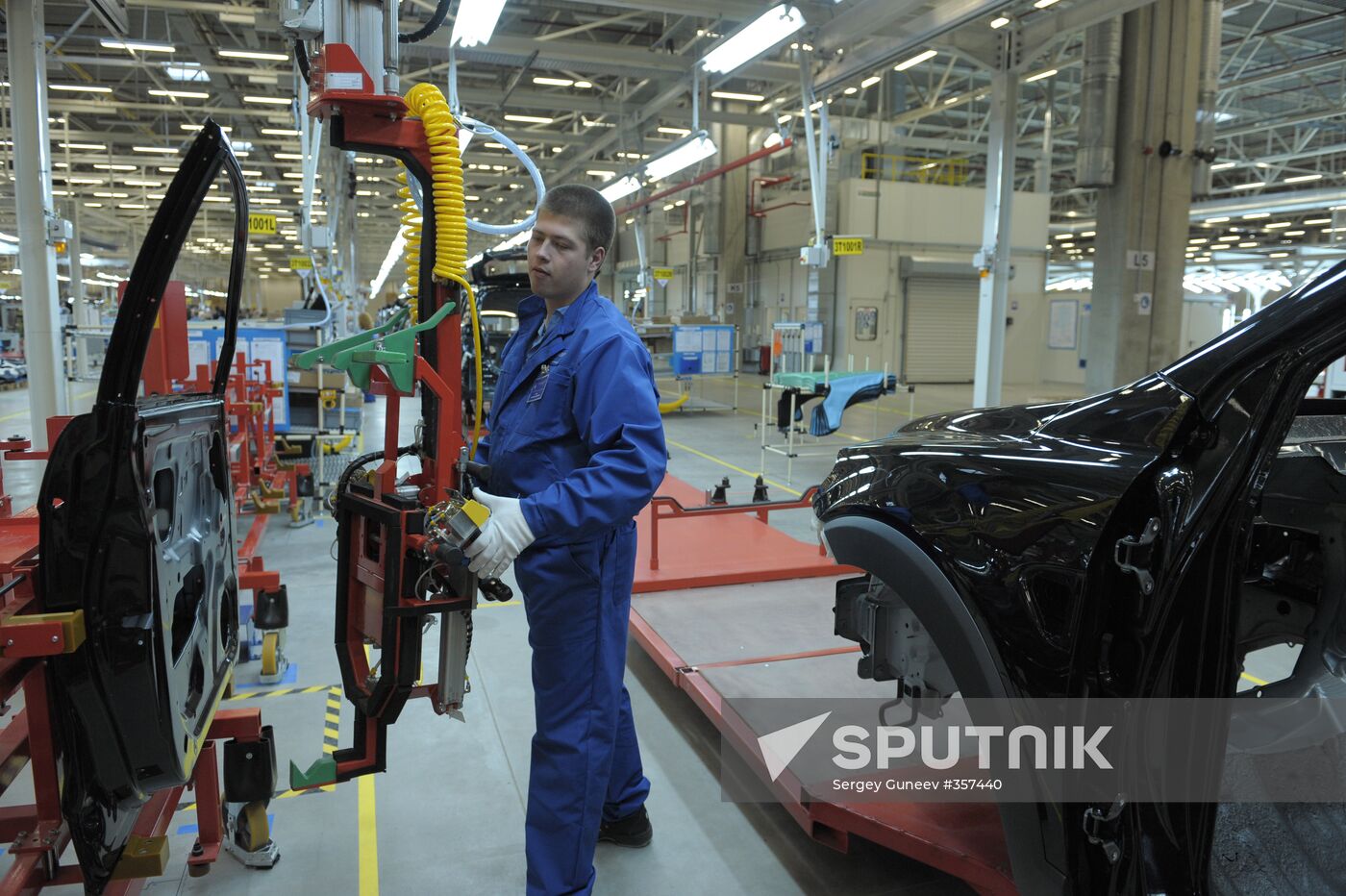 General Motors car assembly plant opened in St. Petersburg