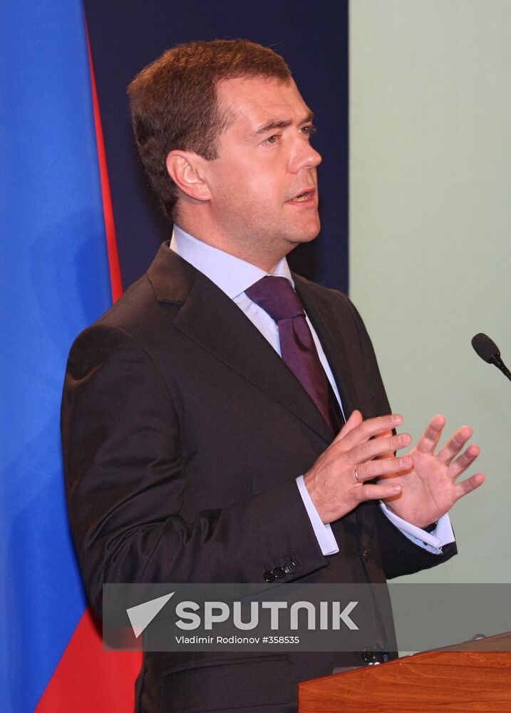 Dmitry Medvedev meets with Russian, EU industrialists in Cannes