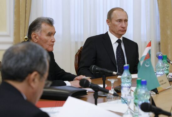 Vladimir Putin visits Moldova