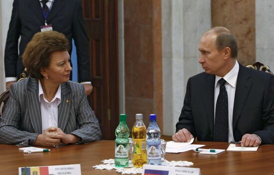 Vladimir Putin visits Moldova