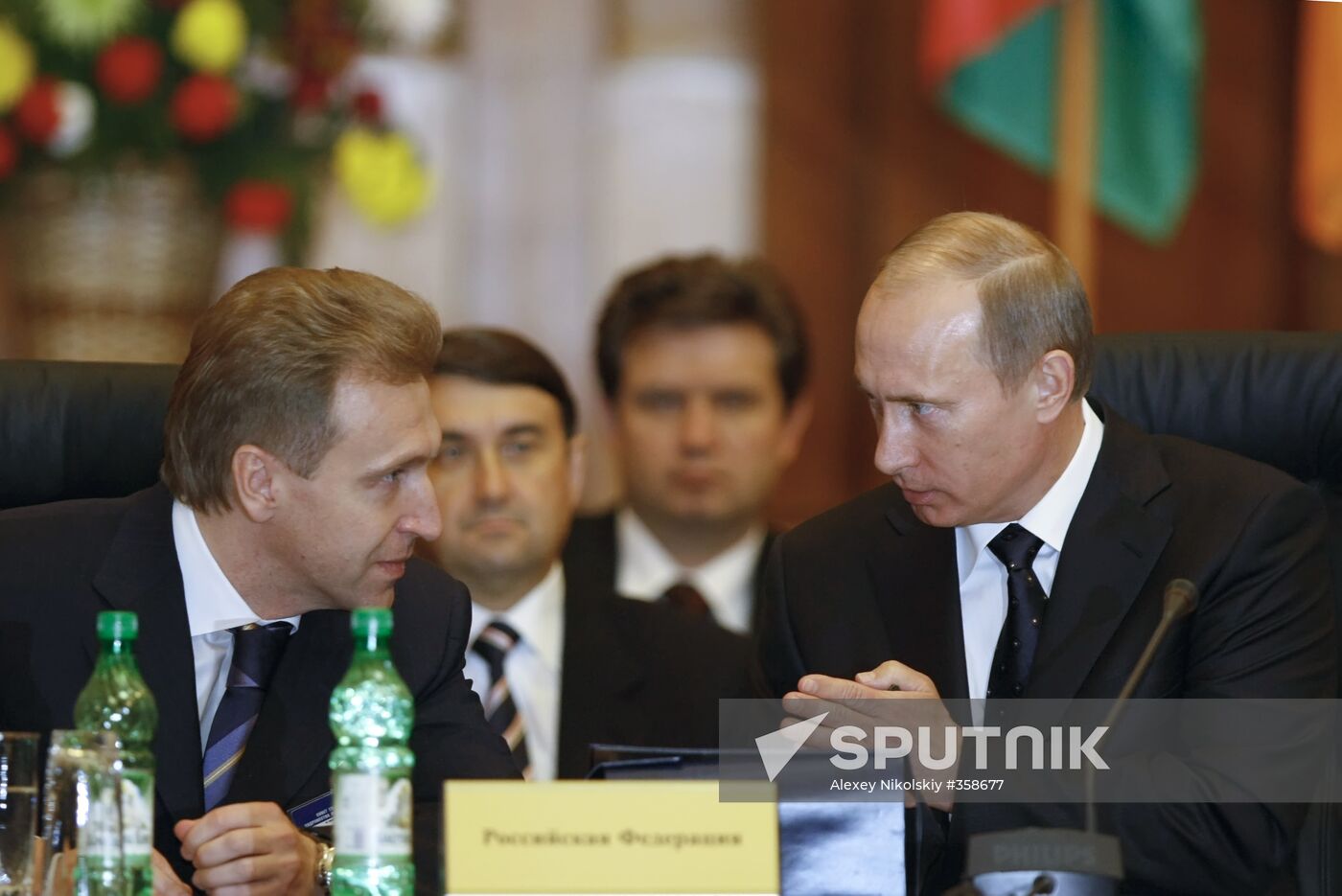 Vladimir Putin visits Moldova