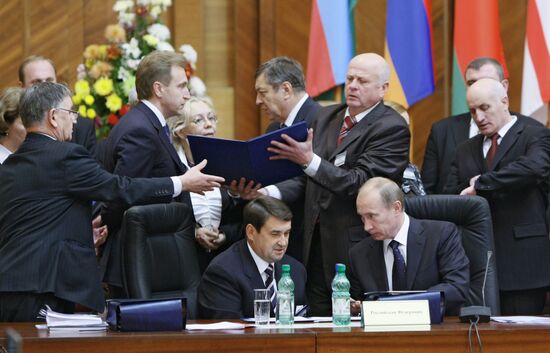 Vladimir Putin visits Moldova