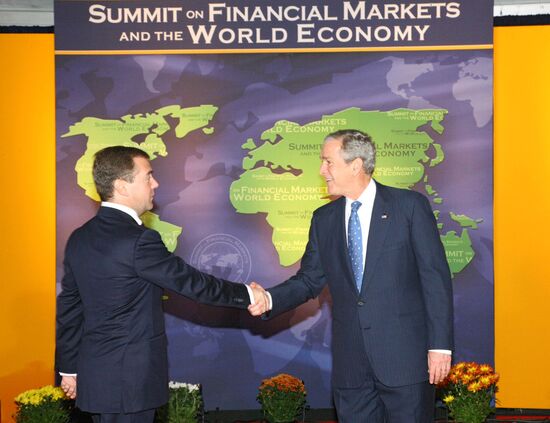 Dmitry Medvedev arrives in Washington for G20 summit