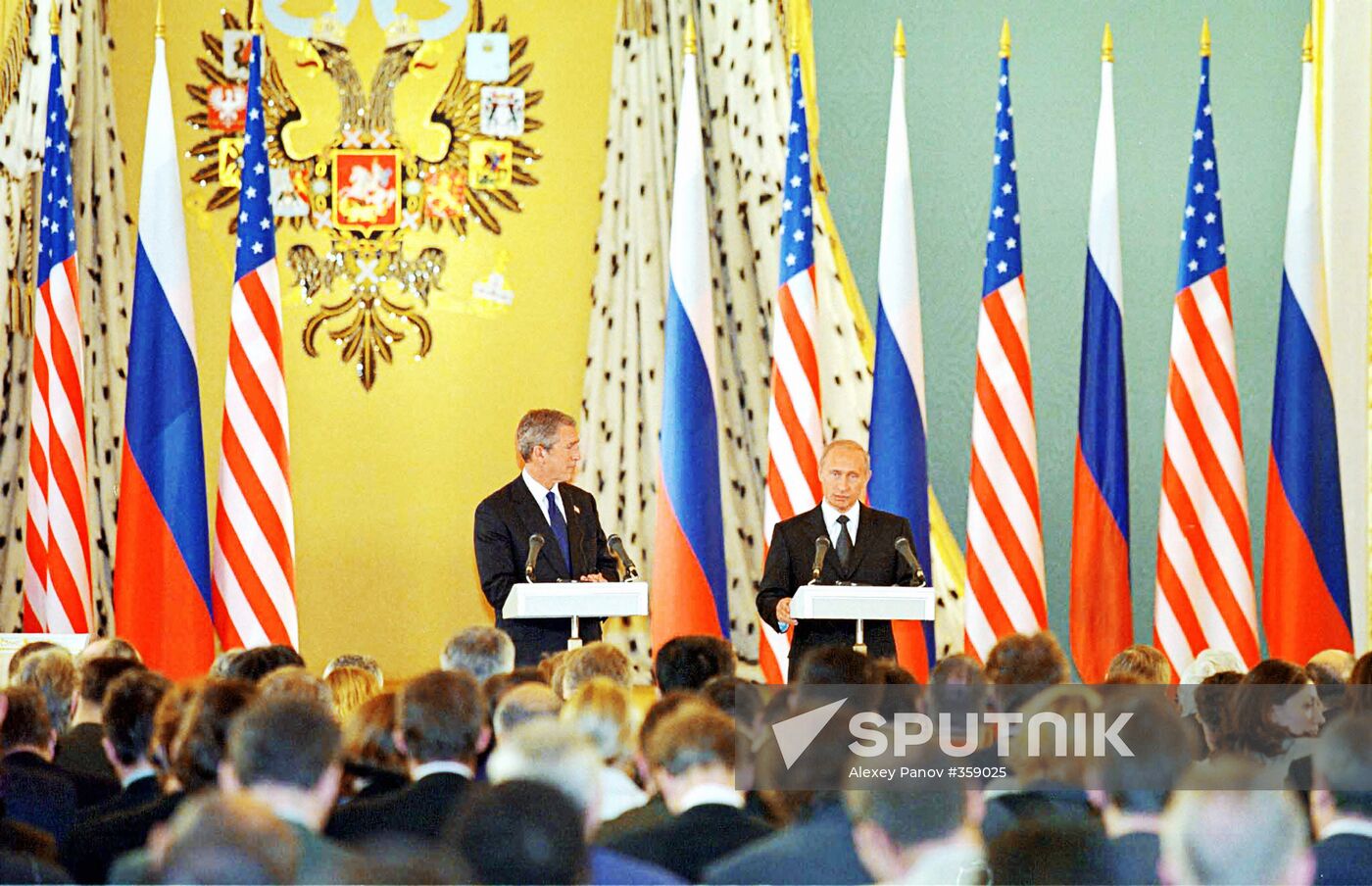 Putin and Bush at joint news conference in Moscow